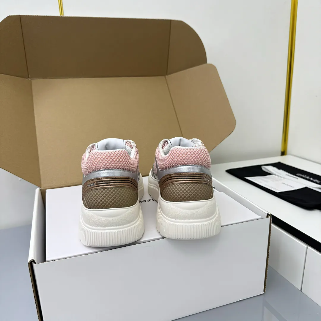 👟👟Ex-factory price 660👟👟 Chanel bread shoes ~ original calfskin panda shoes Chanel 25C latest hot style panda black and white sports shoes casual sneakers Xiaoxiang hot item classic black and white panda color coco girls must pay Fabric: original custom mixed sheepskin lining: original imported breathable mesh lining outsole: Original molded rubber + TPU combination Size: Women's 35-41 Buy now👉 Buy now👉